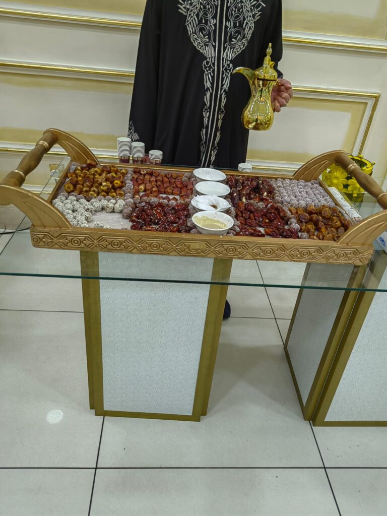 خدمة ضيافة في الكويت مع قهوة عربية وشاي للمناسبات