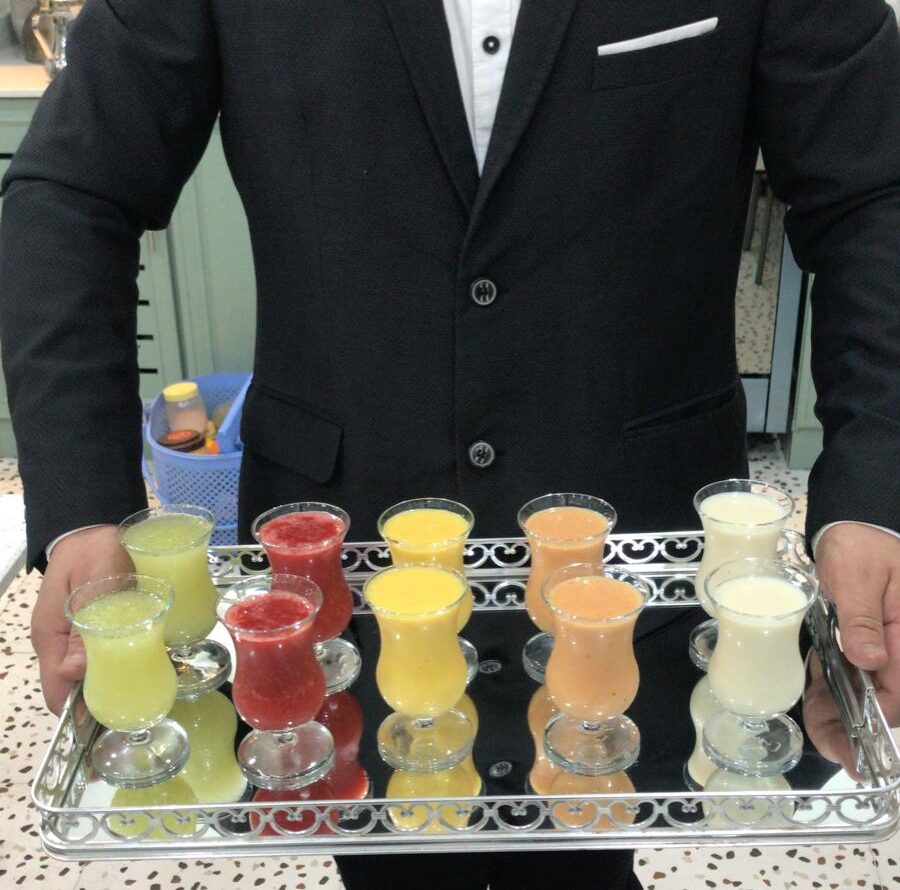 خدمة شاي وقهوة وعصير